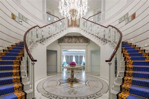 Sale in Palazzo Versace: Luxurious Penthouse 